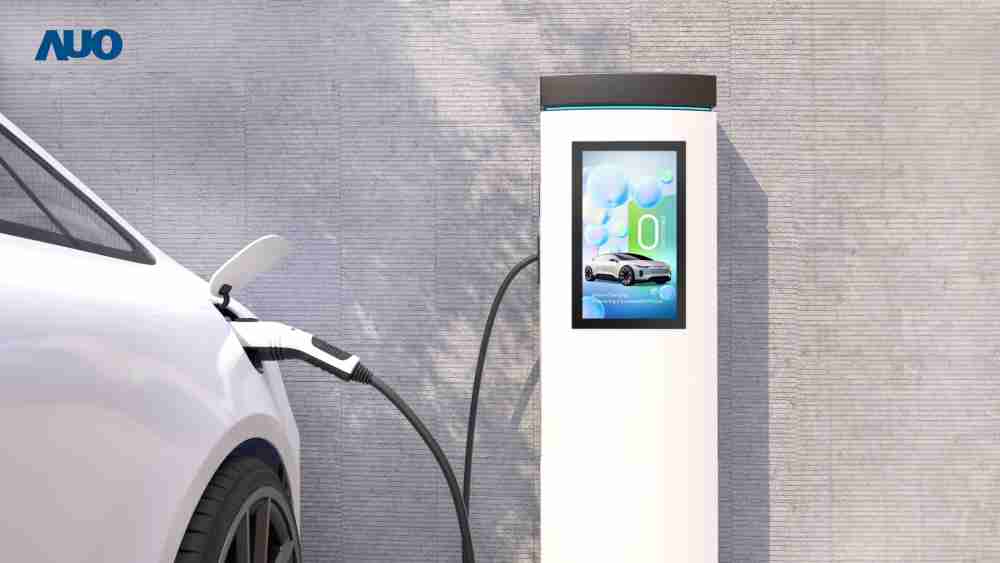 友達〝EVSE車用充電樁解決方案〞專為電動汽車充電樁設計，，，具有高亮度、、、、克服戶外艱難環境的耐溫、、耐紫外線等特性，，並搭載散熱性及擴充性強的高效能工業電腦，，可實現人機互動訴求，，如資訊顯示、、支付等應用