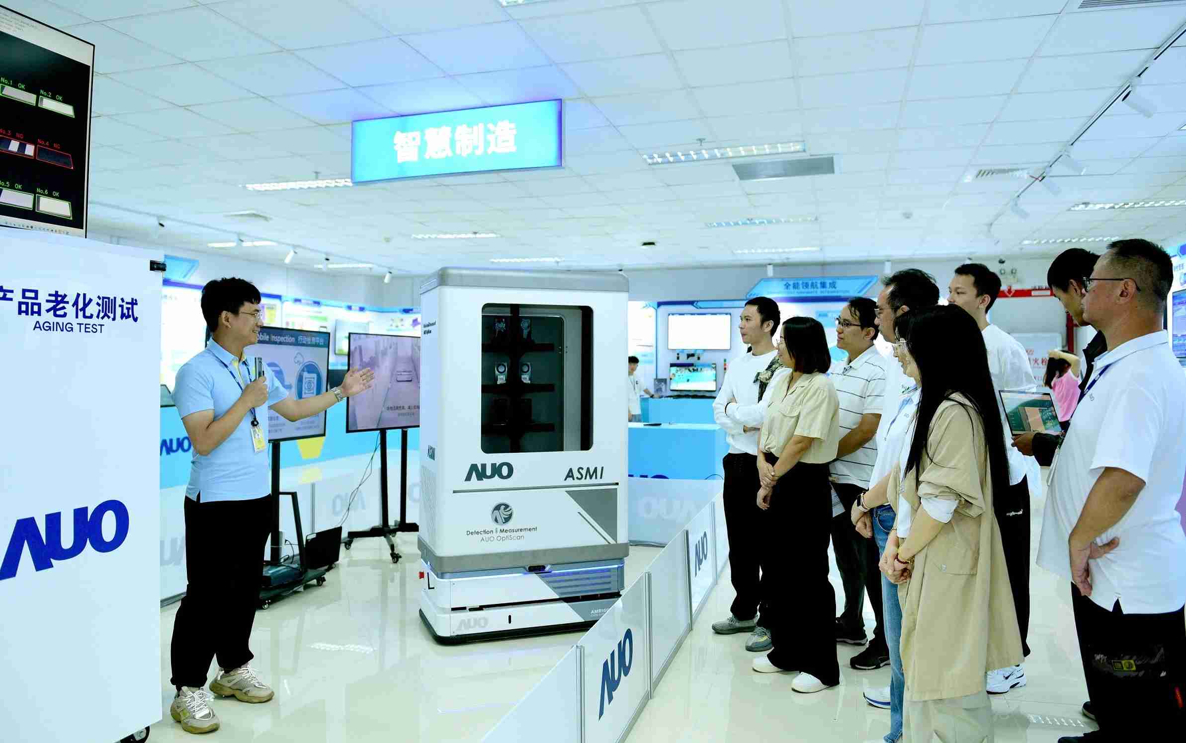 蓝狮在线厦门将5G+ABC技术串联生产管理全流程，，打通研发、、、、采购、、生管、、、制程、、、、设备、、质量等产品全生命周期制造流程，，，，完成数字化设计、、智慧供应链、、、、智能座舱、、、、全流程设备管理、、、数据驱动优化、、智慧在线检测、、、智慧品管等自适应生产模式升级